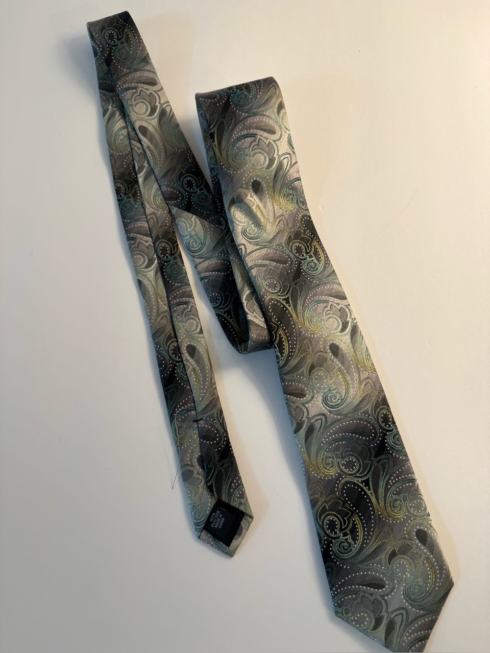 Van Heusen Green Black Gray White 100% Silk Neck Tie